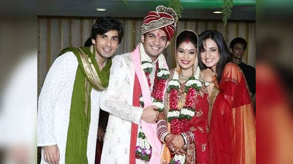Arjun Bijlani's unseen wedding pic with Neha Swami gives Miley Jab Hum Tum feels