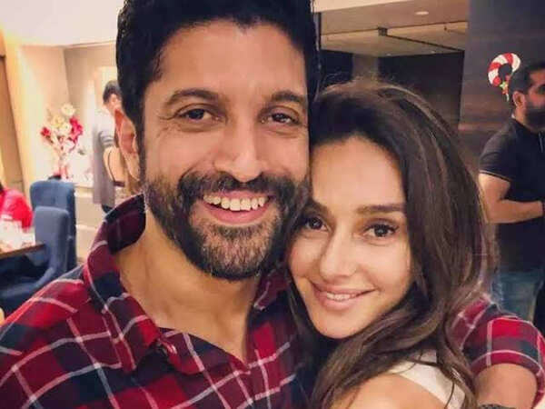 Shibani Dandekar Wallpapers