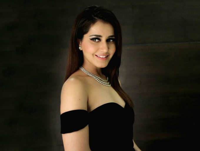 Raashi Khanna Birthday Special: 5 most loved movies of the actress | The Times of India