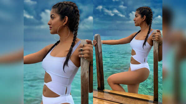 Bepanah Pyaar actress Ishita Dutta's white monokini look is perfect