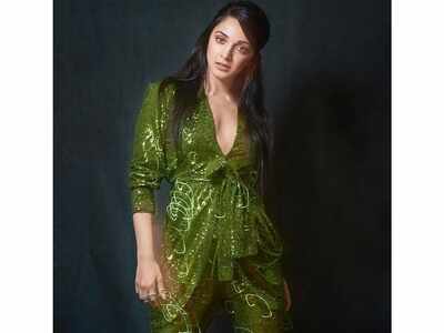 Kiara Advani leaves us green with envy with her 80s inspired look -  Misskyra.com