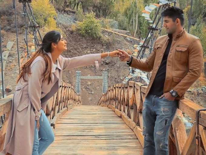 ​Varun Sood wishes girlfriend Divya Agarwal on her birthday and celebrate one year of togetherness; shares a romantic post