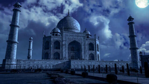 Court asks Centre to build another airport in Agra, away from the Taj Mahal