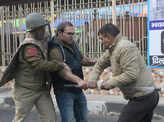 Police resorts to lathicharge as JNU students march towards Rashtrapati Bhavan