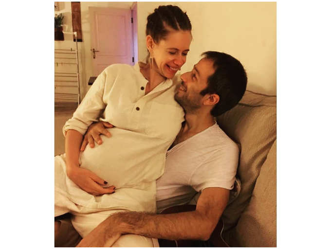 Mom-to-be Kalki Koechlin shares a picture of herself sitting on BF Guy Hershberg’s lap and the Internet can't stop gushing over them!
