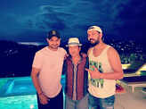 Yuvraj Singh celebrates birthday with Sachin Tendulkar, Zaheer Khan, Harbhajan Singh, see pictures