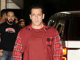 Salman celebrates Sohail&rsquo;s birthday with Iulia, Sangeeta and other celebrities
