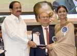 Keerthy Suresh bags award for Mahanati