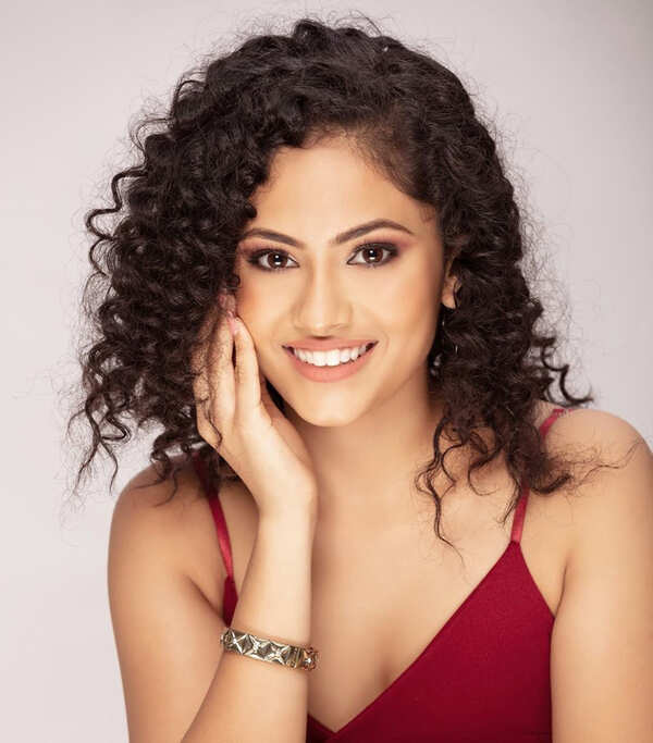 Aayushi Dholakia Images