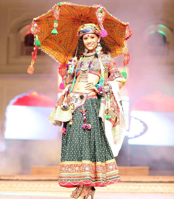 Aayushi Dholakia Pictures