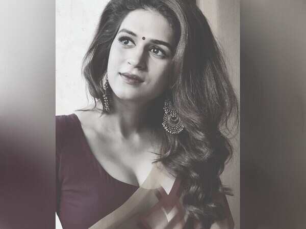 Shraddha Das Images