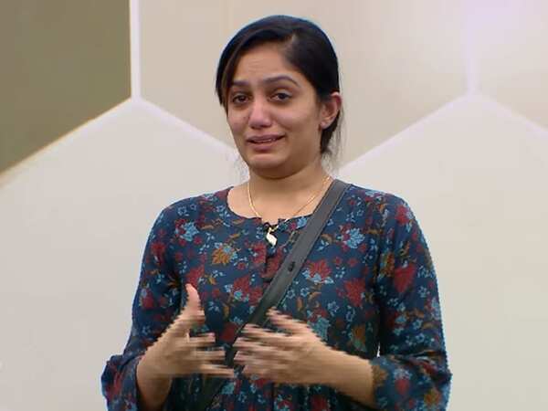 Ariyan Photos