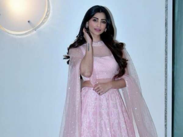 Daisy Shah Photos
