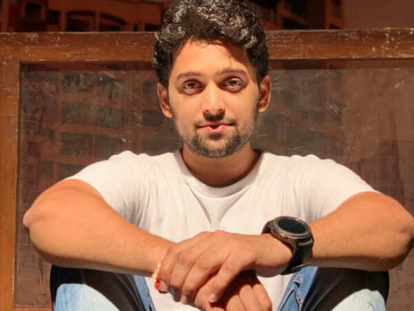 Karan Bendre Photos