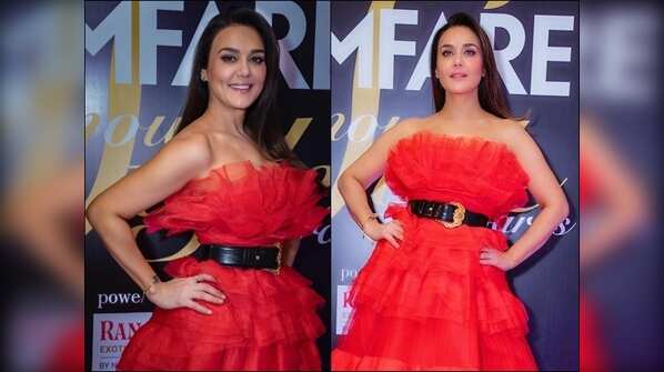 Preity looks jaw-dropping in a red gown at the Filmfare Glamour and Style Awards