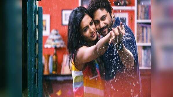 ‘Golpo Holeo Shotti’ (2014)