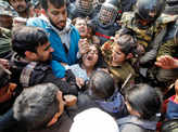Jamia protesters get into scuffle with cops