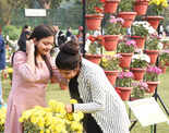 Lucknowites bask into annual flower exhibition
