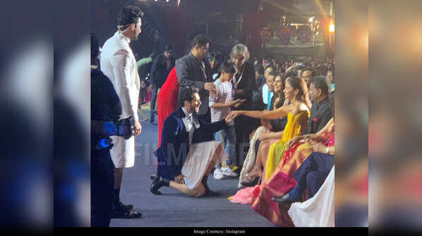 Varun Dhawan goes down on his knee for Alia Bhatt