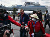 Coronavirus: First passengers disembark from Diamond Princess in Japan