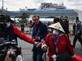 Coronavirus: First passengers disembark from Diamond Princess in Japan