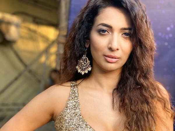 Heena Panchal Photos