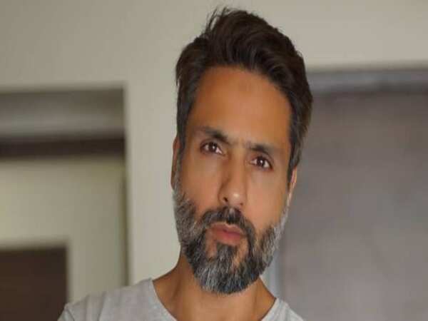 Iqbal Khan Pictures