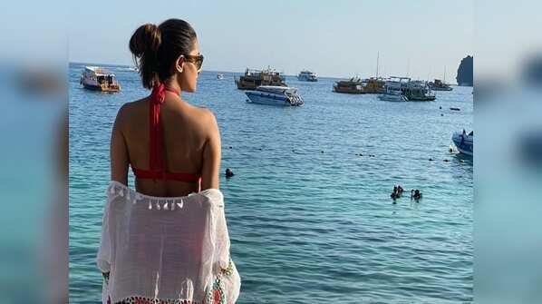 Anita Hassanandani gives boho chic vibe in her beach look