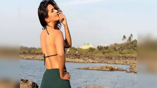 Bigg Boss 13’s Dalljiet Kaur to Naagin 4's Nia Sharma: A look at beauties flaunting their sexy back