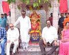Mahesh Babu unveils statue of veteran Telugu actor-director Vijaya Nirmala 