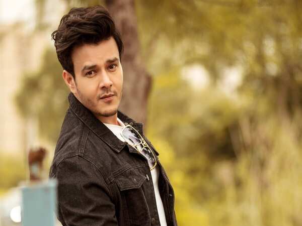 Aniruddh Dave Photos