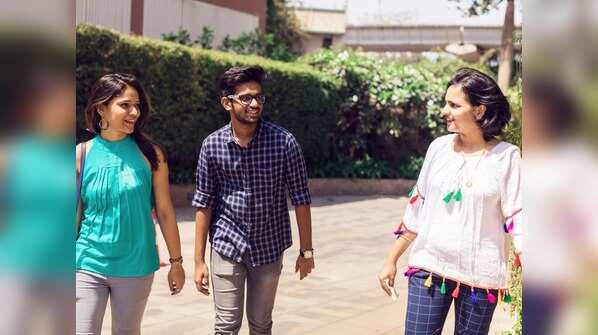 Include 30-min post lunch stroll