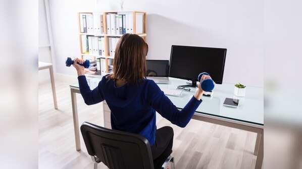 9 ways to keep burning calories during the 9 hours you spend in office