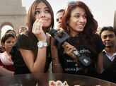 Miss Universe enjoys "pani-puri"