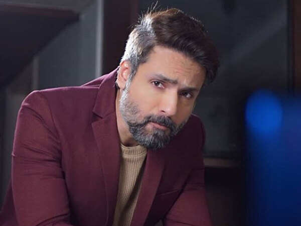 Iqbal Khan Images