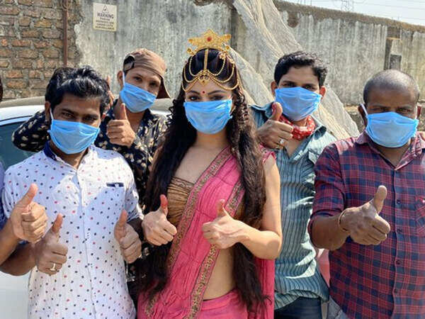 Akanksha Puri Pictures
