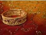 ​Store heavy saris separately