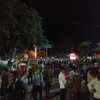 Hundreds of migrant workers from Delhi, Ghaziabad swarm at Transport nagar crossing in Lucknow.