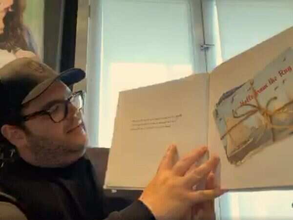 Josh Gad Photos