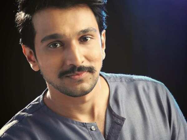 Pratik Gandhi Images