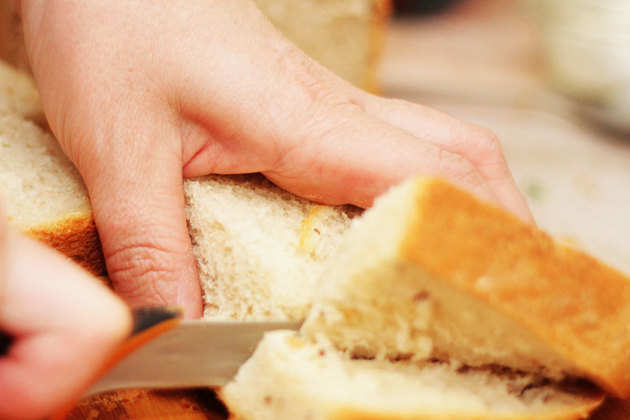 Cutting-Bread