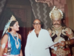 Ravan and Mandodari pose with Ramanand Sagar