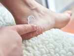 4 easy remedies to cure cracked heels using home ingredients