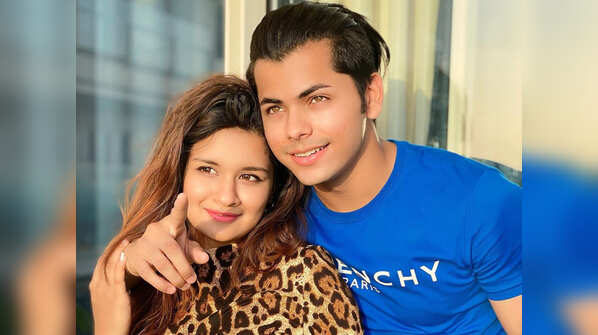‘I am handsome and she is beautiful’