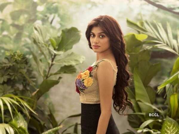 Oviya Helen