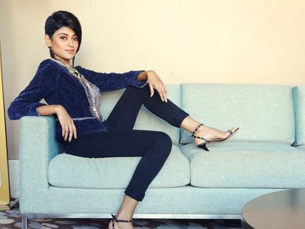 Oviya Helen