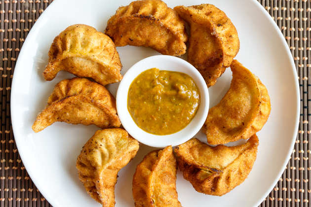 chicken fried momos