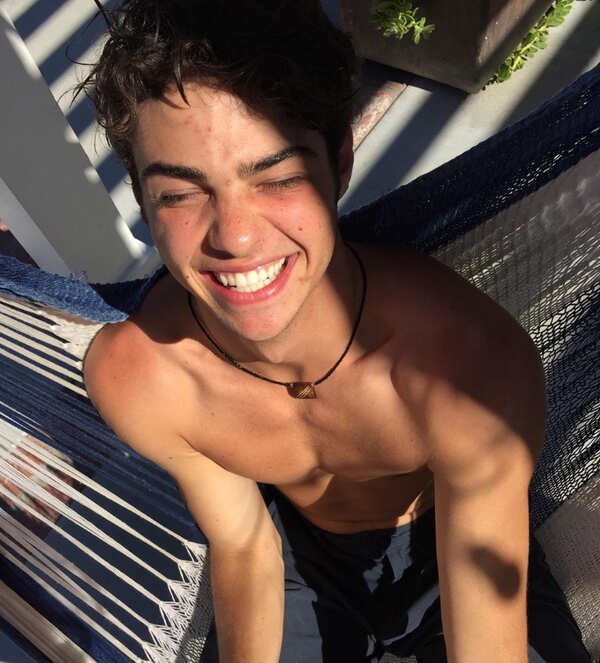 Noah Centineo Pictures