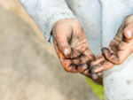 ​Hand sanitizers cannot effectively remove dirt and grime