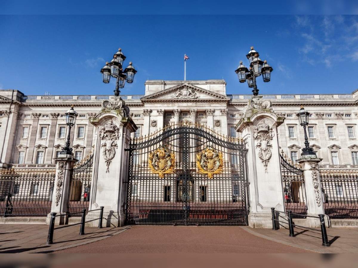 Buckingham Palace's First Changing of the Guard Since COVID Lockdowns